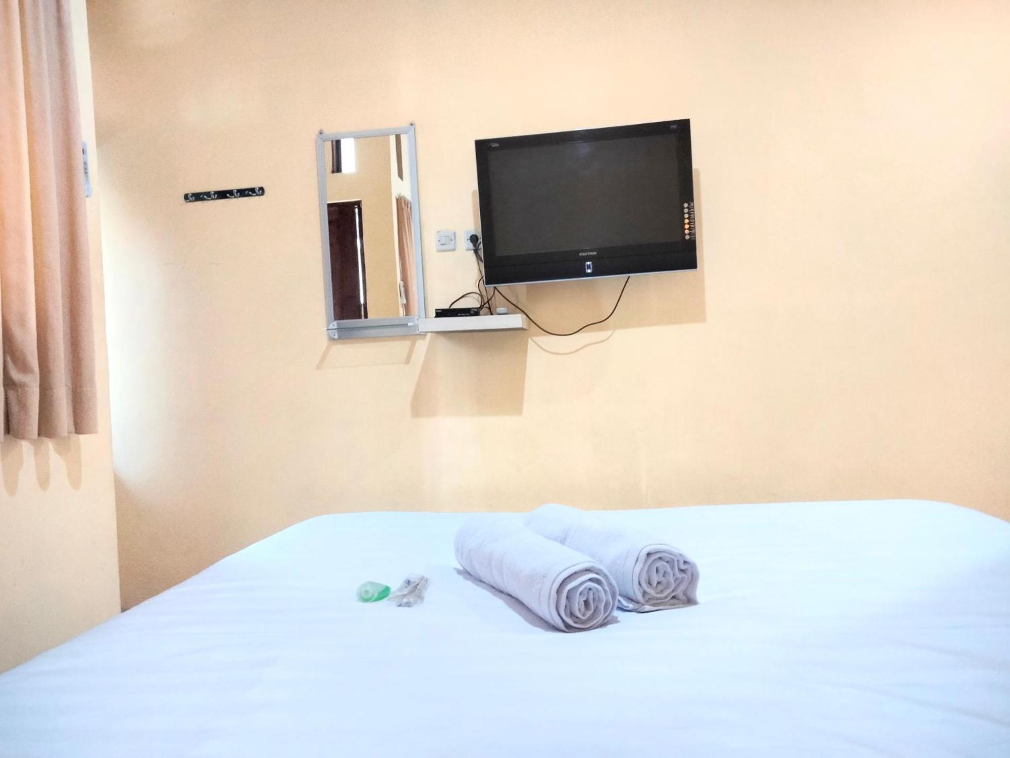 Wisma Mutiara Near Alun Alun Demak Mitra Reddoorz Luaran gambar