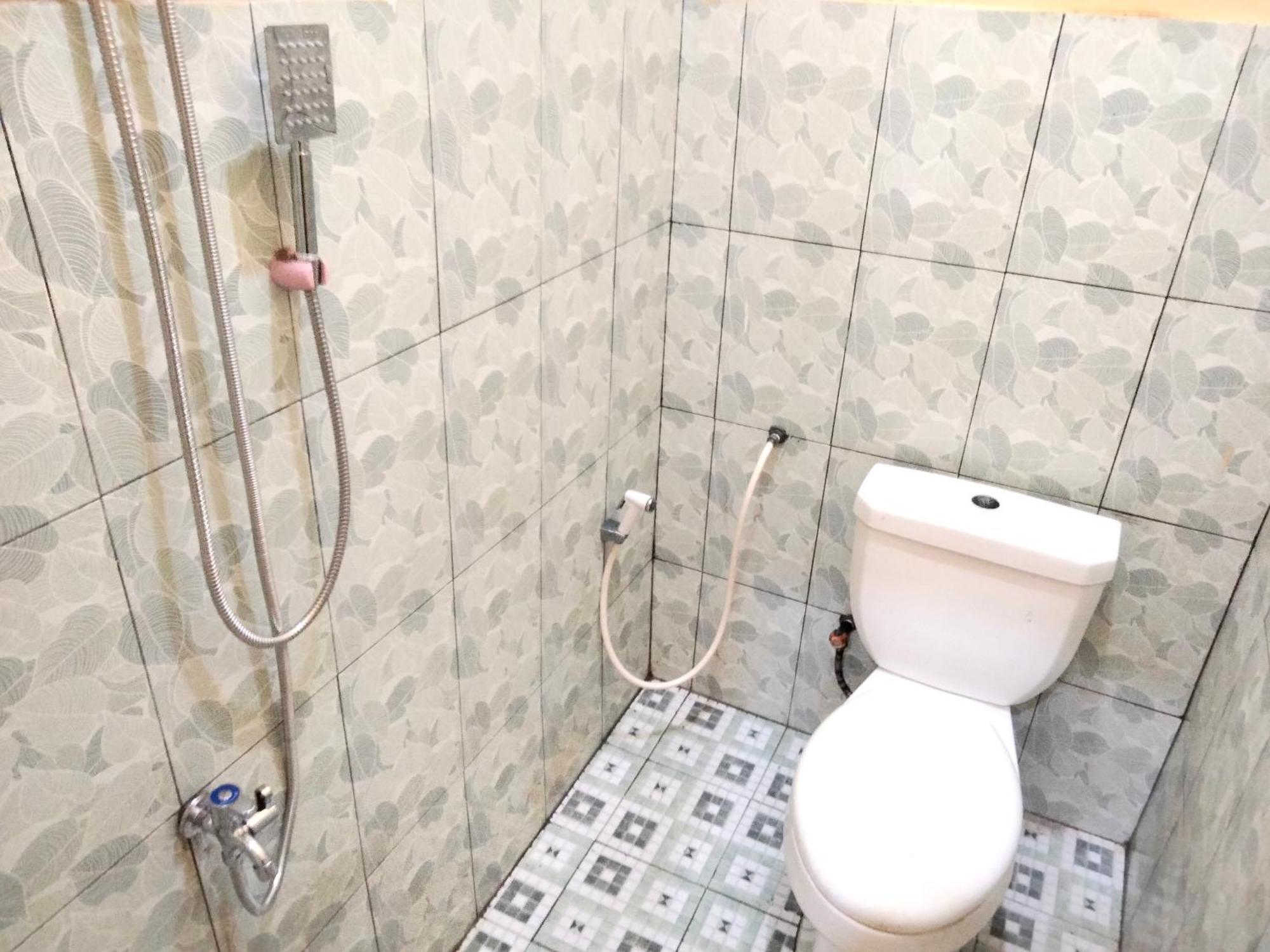 Wisma Mutiara Near Alun Alun Demak Mitra Reddoorz Luaran gambar